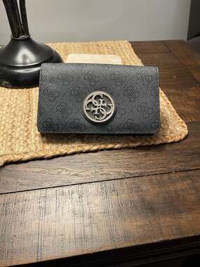 GUESS Kamryn Black Logo Monogram Wallet